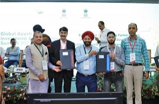 L to R. Dr. Mahendra Munjapara, State Minister of Ayush; Dr. Arvind Saklani, VP, Sami-Sabinsa Group; Dr. Mohan Singh, Director ISM and CEO, J&K Medicinal Plants Board; Mr. Farhan Rashid, Farmers Group Head, Kupwara, J & K; and Dr. Wahid ul Hassan, Nodal Officer, J&K Medicinal Plants Board.
